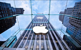 Apple se torna a primeira empresa a valer 1 trilhão de dólares.