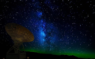 Astrofísicos detectam onda de rádio misteriosa no espaço.