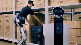 LG desenvolve robô que auxilia trabalho humano em fábricas.