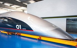 HyperloopTT apresenta sua primeira capsula em escala real HyperloopTT apresenta sua primeira capsula em escala real