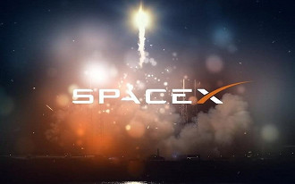 Space X aterrissa com sucesso seu foguete Falcon 9.