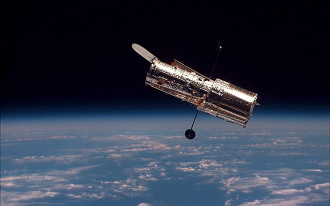 Telescópio Espacial Hubble está offline após falha de componente.