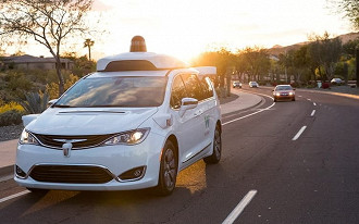 Carros sem motorista da Waymo já percorreram 10 milhões de milhas em via pública.