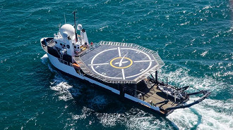 Barco da SpaceX com heliporto trará astronautas com segurança.