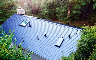 Esta casa está equipada com as Solar Roofs