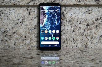 Contrariando as expectativas, o Mi A2 não possui notch