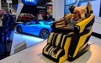 Cadeira massagista que parece uma Lamborghini