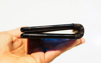 Será que o celular dobrável do Samsung  irá se dobrar mais do que o Royole FlexPai?
