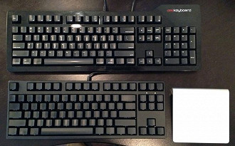 Full-size acima VS TKL abaixo