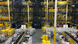 Armazém da Amazon em Baltimore - mais de 300 funcionários foram demitidos por causa de produtividade.