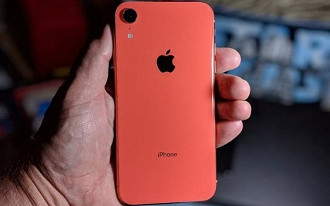 iPhone XR iPhone XR
