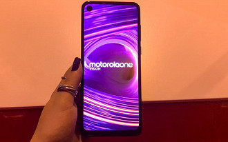 Tela com Punch Hole do Motorola One Vision