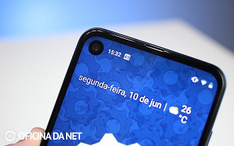 Motorola One Vision buraco na tela