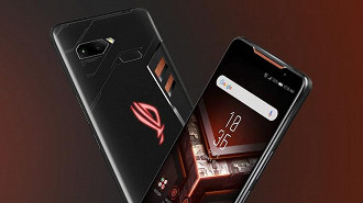 Quando o Rog Phone chegou, trouxe novidades e acessórios que complementavam o entretenimento