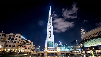 Projeção do Huawei Mate 20 no prédio Burj Khalifa