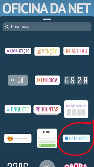 Faça seu stories e abra a aba de stickers no canto superior direito, clique em Bate-Papo.