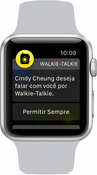 Para que dois usuários possam conversar por Walkie-Talkie, é preciso aceitar um convite e autorizar o aparelho a ter acesso ao microfone.