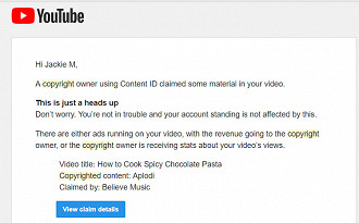 Youtubers recebem mensagens da empresa quando são acusados de violar direitos autorais. No entanto, antes dessa atualização por parte da empresa, o trecho onde ocorria a violação não era especificado.