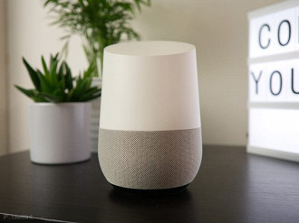 Google Home é um assistente pessoal da empresa capaz de controlar a casa da pessoa, ligar para amigos, marcar compromissos na agenda e muito mais.