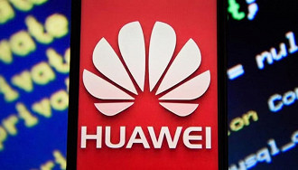 Huawei é acusada de contratar militares do exército chinês.