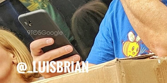Flagra de pessoa utilizando o smartphone Pixel 4 Flagra de pessoa utilizando o smartphone Pixel 4