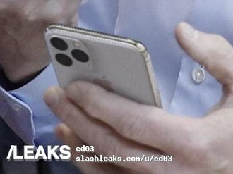 Foto real flagrando o iPhone 11 sendo utilizado Foto real flagrando o iPhone 11 sendo utilizado