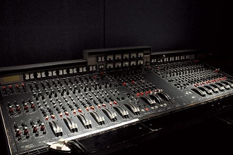 Mesa de mixagem EMI TG12345 na sala Studio 3 no complexo Abbey Road Studios - Foto por/Photo by: soundonsound