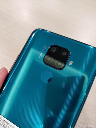 Câmera quadrupla do smartphone Huawei Mate 30 Lite