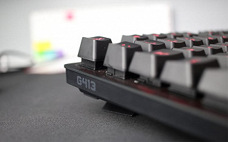 G413 está impresso na lateral esquerda do teclado