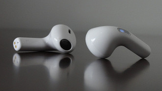 Fone de ouvido earbud sem fio Bluetooth TWS QCY T20. Fonte: Vitor Valeri