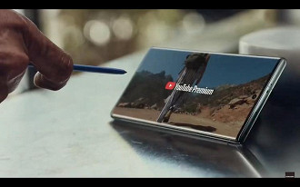 Samsung anuncia parceria com YouTube em que é possível usar a S Pen para controlar o aplicativo.