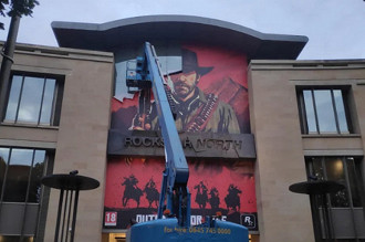 Banner de Red Dead Redemption 2 sendo retirado