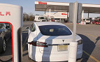 Energia gerada pela Rede Supercharger da Tesla poderia alimentar um país por 24 horas Energia gerada pela Rede Supercharger da Tesla poderia alimentar um país por 24 horas