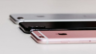 Três versões do iPhone, lado a lado
