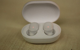 Mi Airdots 2 é mostrado por engano em fotografia de executivo da marca