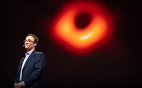 Cientistas que fotografaram buraco negro levam prêmio Breakthrough de US$ 3 milhões Cientistas que fotografaram buraco negro levam prêmio Breakthrough de US$ 3 milhões