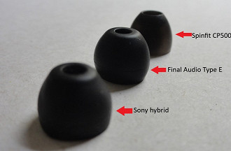 Diferença de altura das eartips influencia no som. Fonte: Vitor Valeri