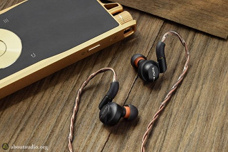 Digital Audio Player (DAP) Questyle Audio QP1R e fone de ouvido in-ear Dunu DK-4001. Fonte: aboutaudio