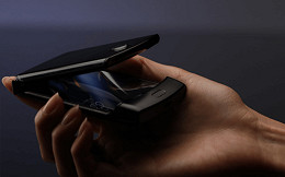 Moto RAZR 2019, primeiro smartphone dobrável da Motorola, aparece em imagem oficial Moto RAZR 2019, primeiro smartphone dobrável da Motorola, aparece em imagem oficial