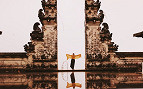 Foto no templo de Bali é falsa: veja como é feita Foto no templo de Bali é falsa: veja como é feita