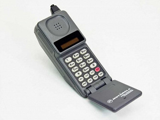 Motorola PT-550 foi o primeiro celular a ser vendido no Brasil.