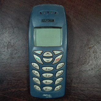Apesar de ser bastante parecido com o Nokia, a versão 1220 não fez tanto sucesso quando a 