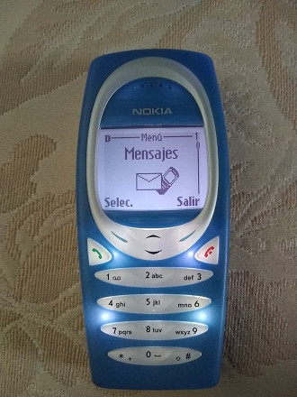 Nokia 2280 foi lançado em 2003 e era bastante conhecido na época.