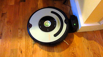 Nem sempre o iRobot Roomba 615 volta sozinho para sua base.