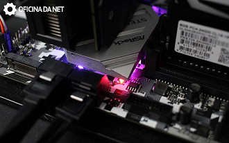 O chipset também conta com iluminação