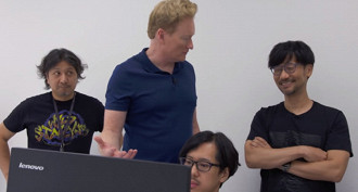 Ken Imaizumi (esquerda) durante uma visita de Conan O