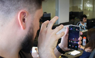 Com o LG G8s ThinQ é possível realizar alguns comandos sem tocar com o dedo na tela