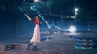 Aerith atacando. Fonte: Square Enix