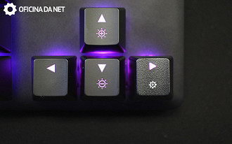 O brilho não diminui, o que reforça ainda mais o uso de keycaps Double-shot