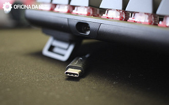Cabo com ponta USB-C removível deveria ser padrão em todos os teclados